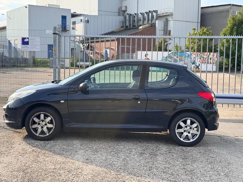 Gebraucht Peugeot 206+ 60 PS (44 kW) 2011 Schwarz Kleinwagen