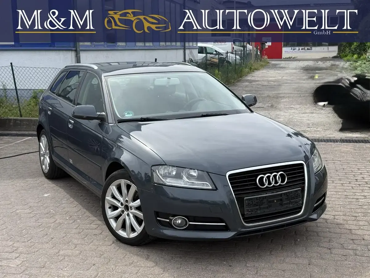 Gebraucht Audi A3 Attraction 140 PS (102 kW) 2013 Grau Kleinwagen