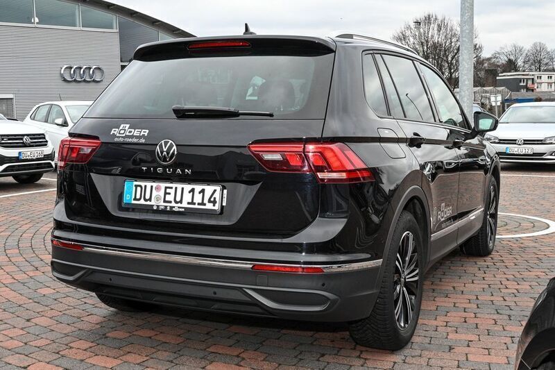 Gebraucht VW Tiguan Active 150 PS (110 kW) 2021 Schwarz SUV
