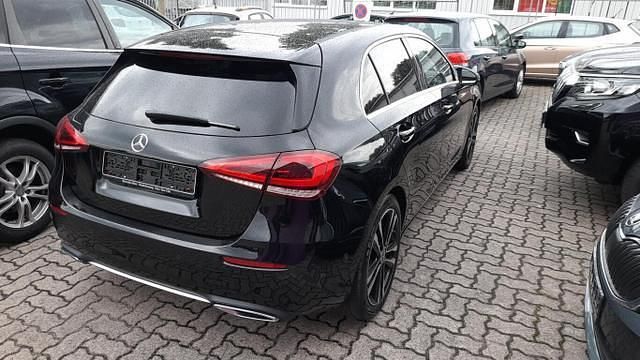 Nachtschwarz nachtschwarz nachtschwarz Gebraucht 2020 Mercedes A180 Edition 1 Limousine | 25.229 € (Etwas zu teuer) - Bild 1/4