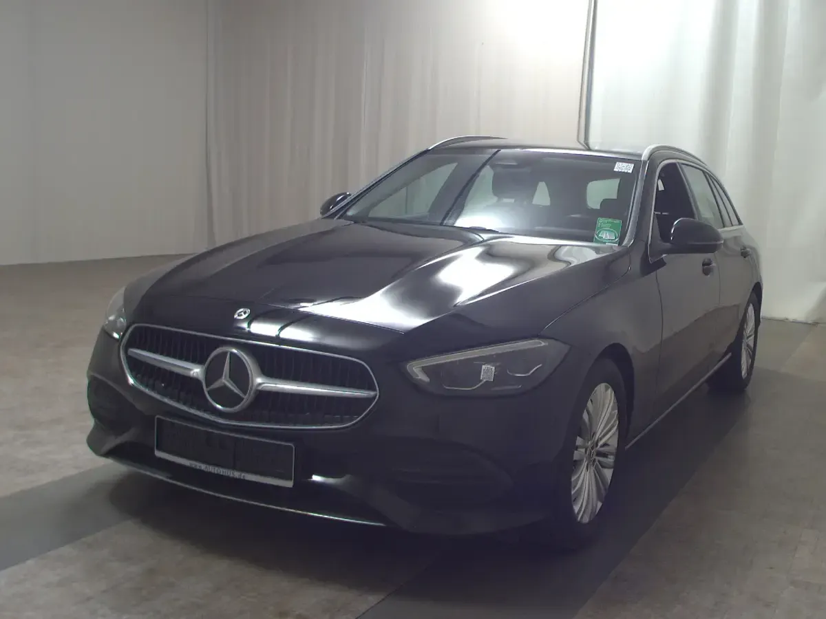 Gebraucht Mercedes C200 Avantgarde 163 PS (119 kW) 2023 Schwarz Kombi