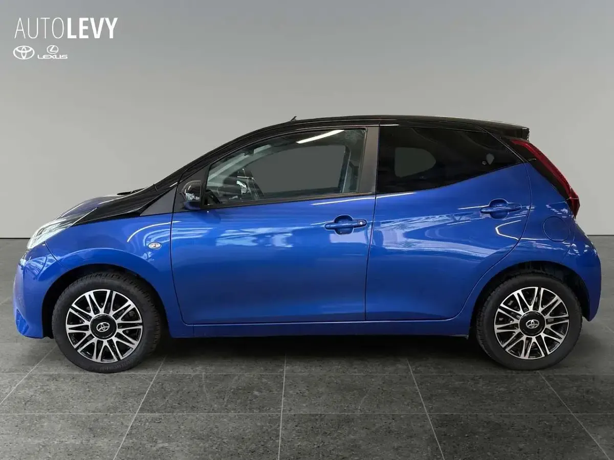 Gebraucht Toyota Aygo X-play 72 PS (52 kW) 2020 Blau/schwarz (metallic) Kleinwagen