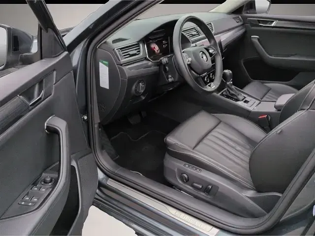 Gebraucht Skoda Superb Premium Edition 200 PS (147 kW) 2021 Grau Kombi
