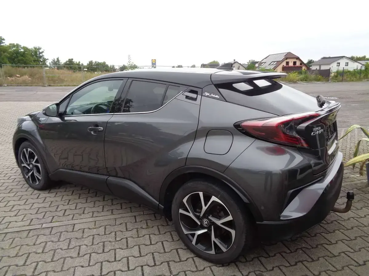Gebraucht Toyota C-HR Style 122 PS (89 kW) 2018 Grey metallic SUV