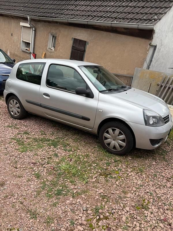 Silber Gebraucht 2007 Renault Clio II Kleinwagen | 1.099 € - Bild 1/4