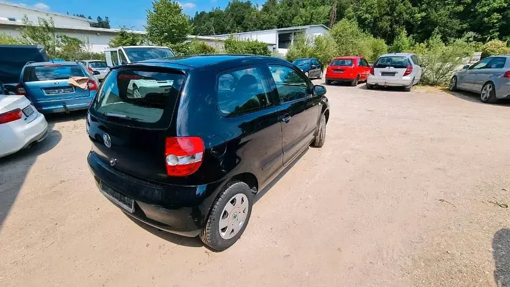 Gebraucht VW Fox 58 PS (42 kW) 2005 Schwarz Kleinwagen