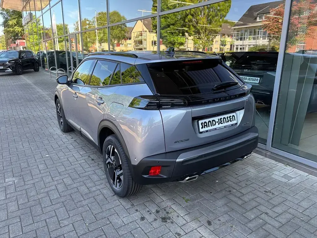 Neu Peugeot 2008 Allure 145 PS (106 kW) 2025 Grau SUV