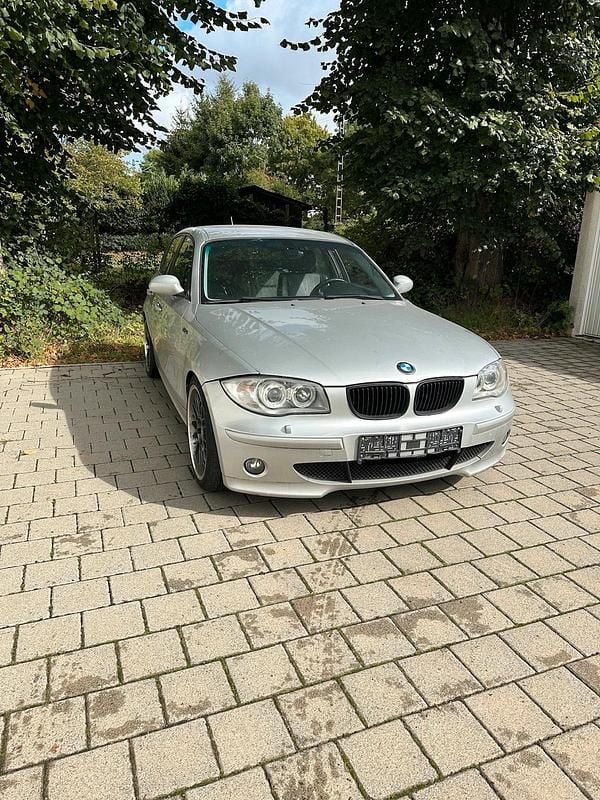 Silber Gebraucht 2005 BMW 120 Kleinwagen | 5.999 € - Bild 1/4