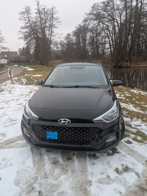 Gebraucht Hyundai i20 Active 101 PS (74 kW) 2019 Schwarz Kleinwagen