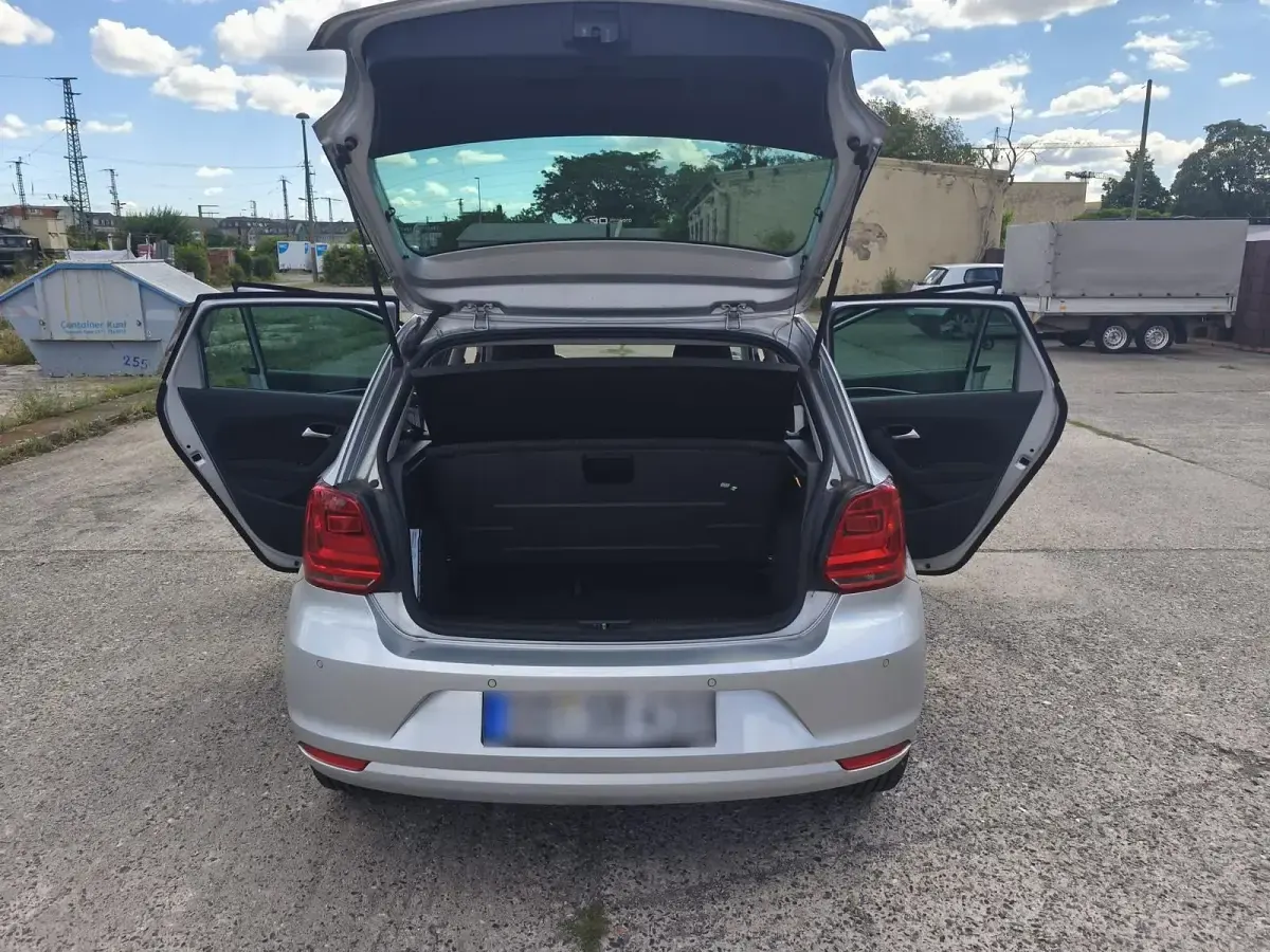 Gebraucht VW Polo LOUNGE 75 PS (55 kW) 2015 Silber Limousine