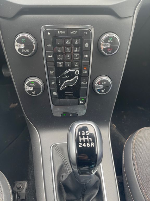 Gebraucht Volvo V40 CC 120 PS (88 kW) 2017 Blau Kombi