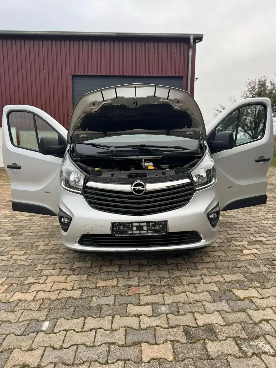 Usata Opel Vivaro 145 CV (106 kW) 2016 Argento Monovolume