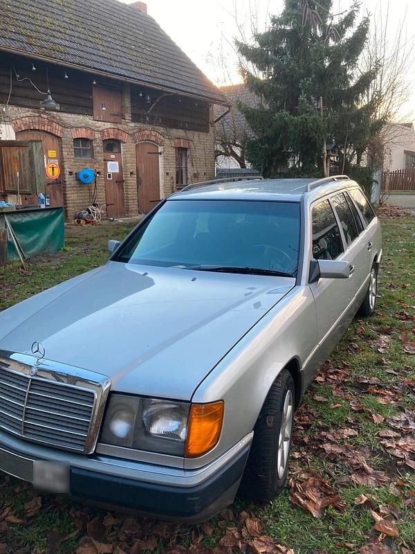 Gebraucht Mercedes E230 131 PS (96 kW) 1989 Silber Kombi