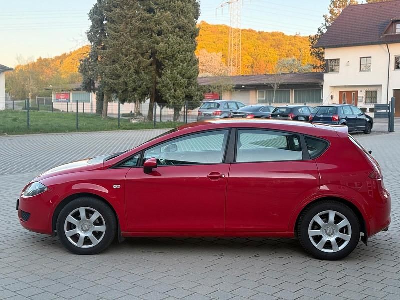 Usata Seat Leon Reference 102 CV (75 kW) 2006 Rosso Utilitaria