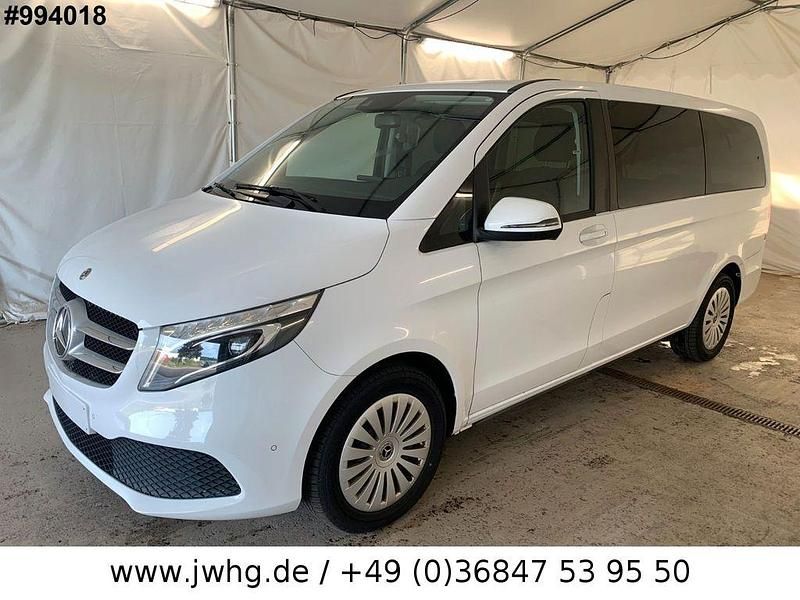 Weiß Gebraucht 2020 Mercedes V220 Van / Kleinbus | 33.980 € (Superpreis) - Bild 1/4