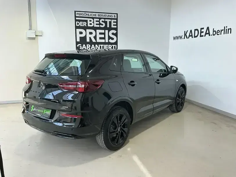 Gebraucht Opel Grandland X 136 PS (100 kW) 2024 Lackierung schwarz perla nera/metallic k (metallic) SUV