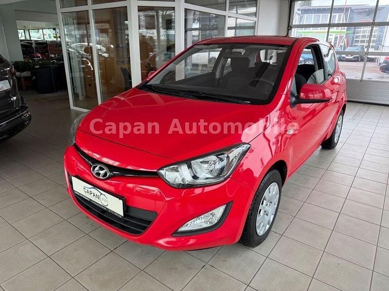Gebraucht Hyundai i20 Edition 86 PS (63 kW) 2013 Rot Kleinwagen