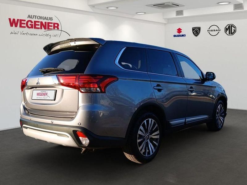 Gebraucht Mitsubishi Outlander Edition 150 PS (110 kW) 2019 Platinumgrau metallic SUV