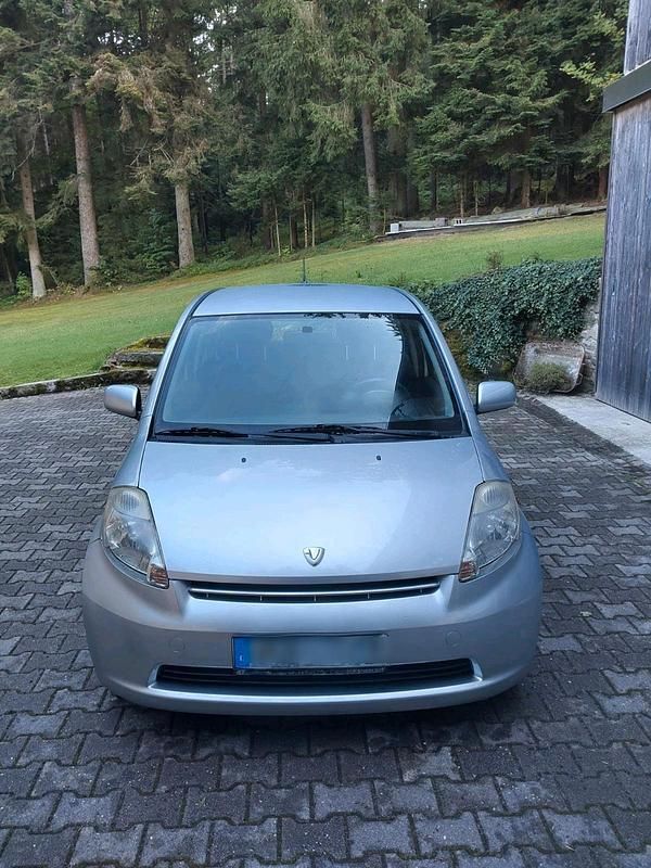 Silber Gebraucht 2006 Daihatsu Sirion Kleinwagen | 2.100 € (Fairer Preis) - Bild 1/4