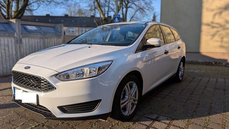 Gebraucht Ford Focus 86 PS (63 kW) 2015 Weiß Kombi