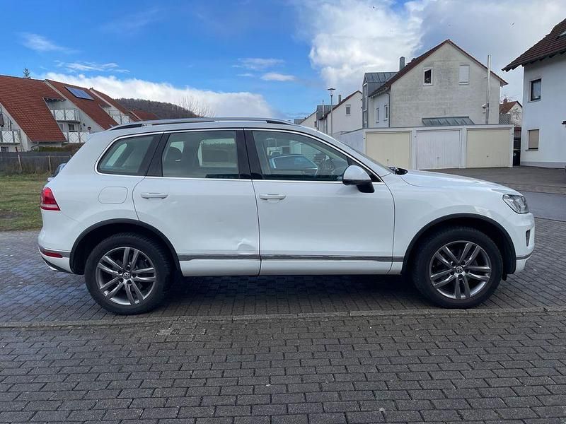 Gebraucht VW Touareg 204 PS (150 kW) 2017 Pure white SUV