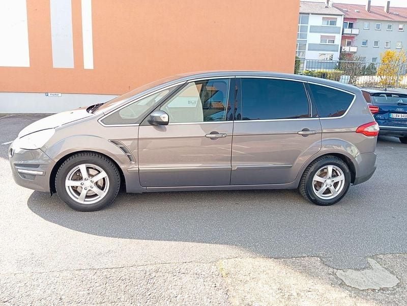 Gebraucht Ford S-MAX Titanium 140 PS (102 kW) 2012 Grau Van / Kleinbus