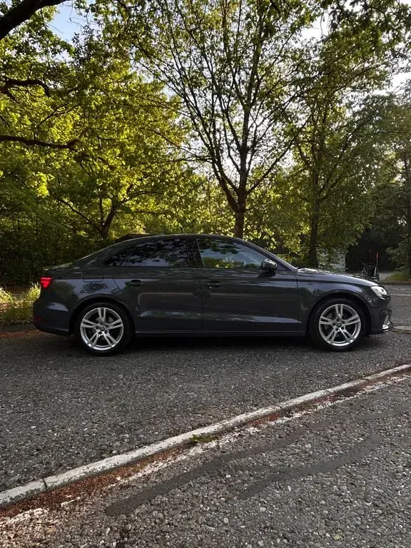 Gebraucht Audi A3 Sport 150 PS (110 kW) 2019 Grau Limousine