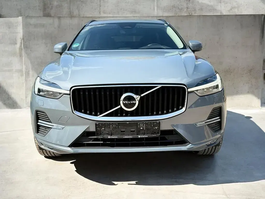 Gebraucht Volvo XC60 Momentum 197 PS (144 kW) 2022 Grau SUV