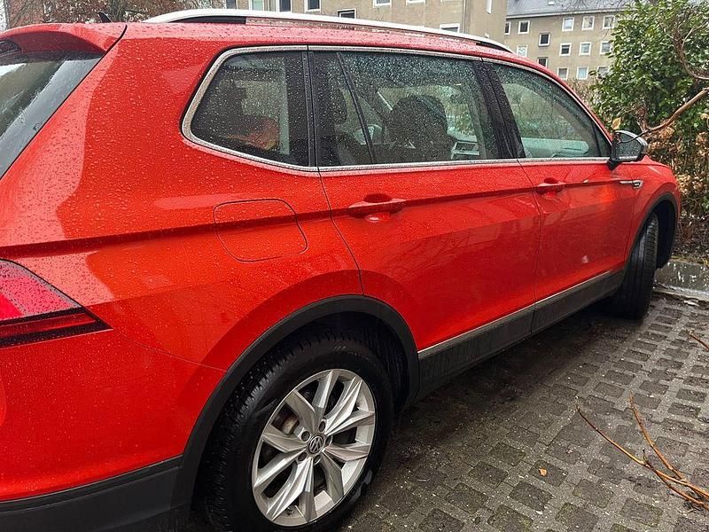 Gebraucht VW Tiguan Allspace Comfortline 150 PS (110 kW) 2019 Orange SUV