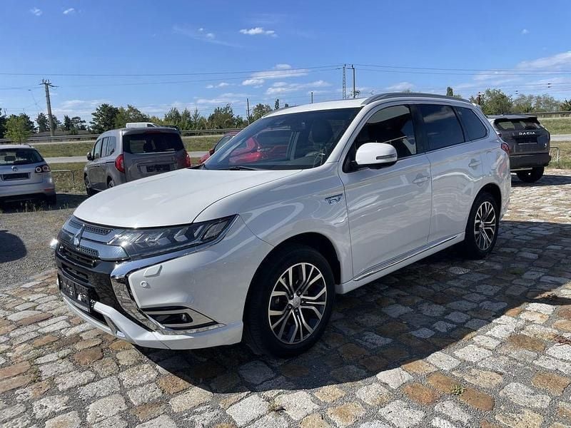 Perlmuttweiss (p) Gebraucht 2019 Mitsubishi Outlander Top SUV | 16.890 € (Guter Preis) - Bild 1/4
