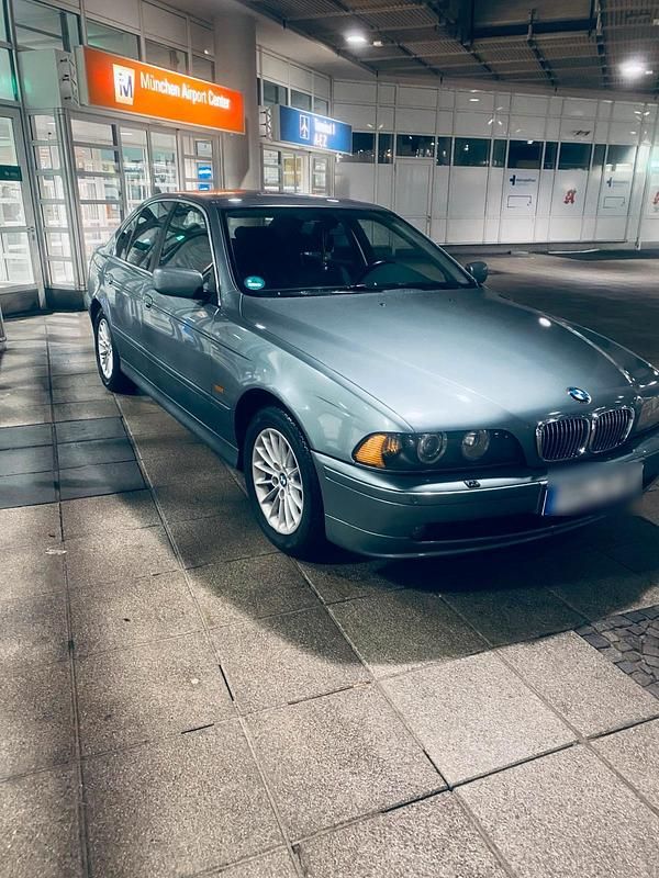 Grün Gebraucht 2002 BMW 530 Limousine | 7.500 € (Etwas zu teuer) - Bild 1/4