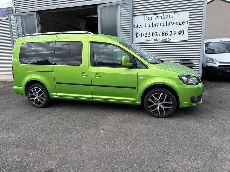 Grün Gebraucht 2014 VW Caddy Maxi Highline Van / Kleinbus | 18.990 € - Bild 1/3