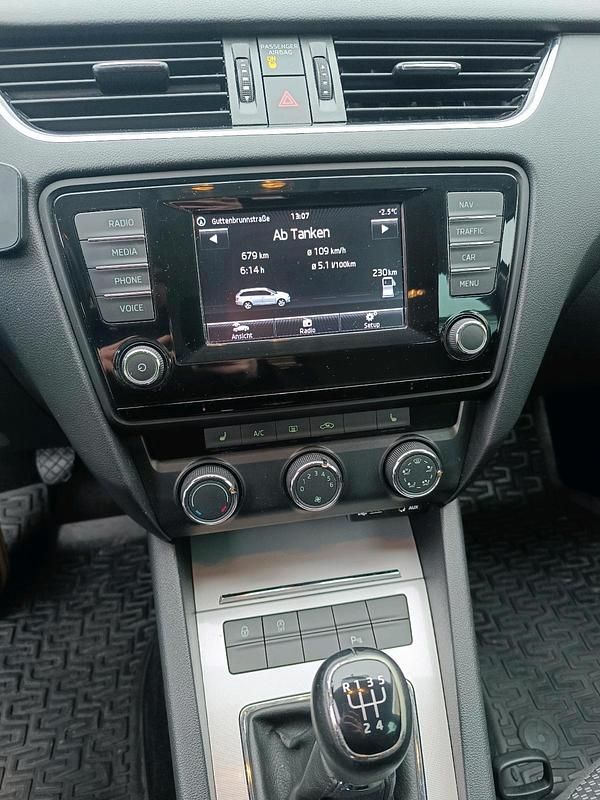Gebraucht Skoda Octavia 105 PS (77 kW) 2015 Grau Kombi