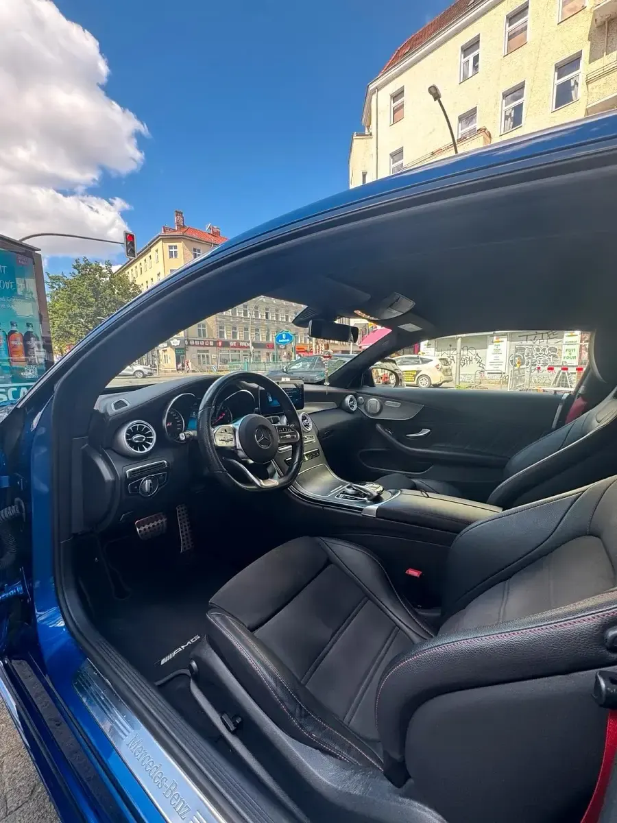 Gebraucht Mercedes C200 AMG line Plus 184 PS (135 kW) 2022 Blau Coupé