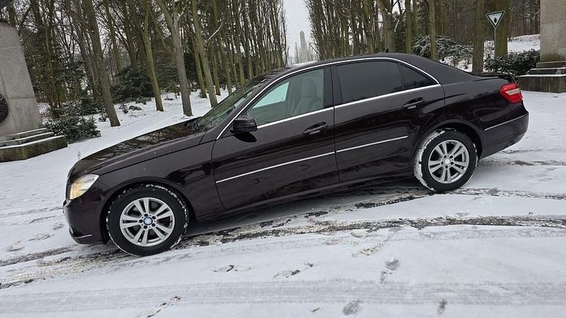 Gebraucht Mercedes E250 204 PS (150 kW) 2010 Braun Limousine