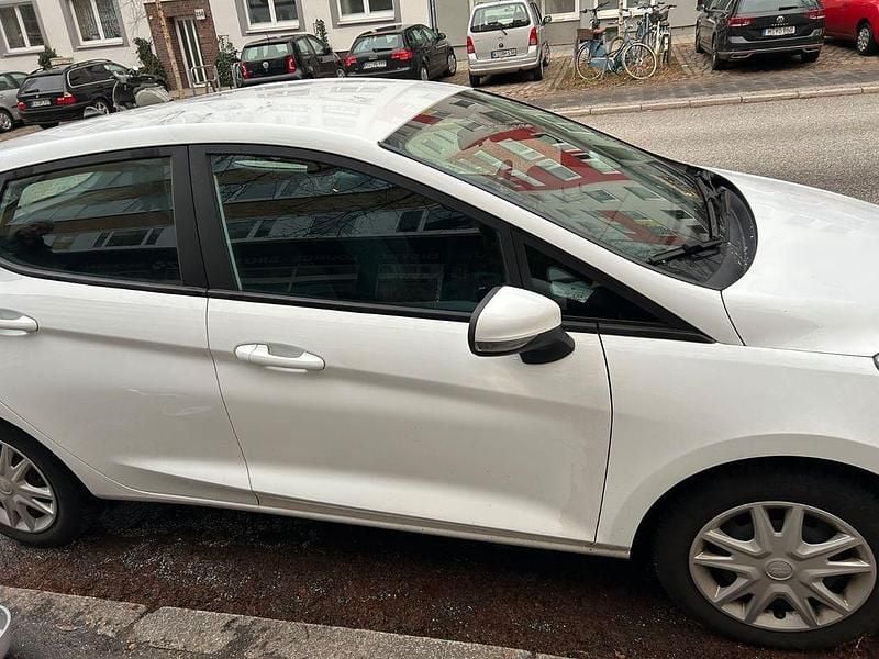 Gebraucht Ford Fiesta Cool & Connect 75 PS (55 kW) 2020 Weiß Kleinwagen