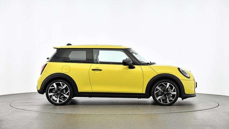 Używany Mini Cooper S Classic 204 KM (150 kW) 2024 Żółty Hatchback
