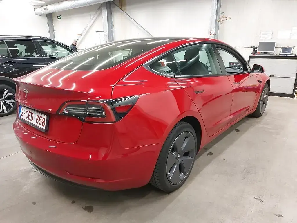 Brugt Tesla Model 3 Standard Range 225 kW (306 HK) 2022 Rød Sedan