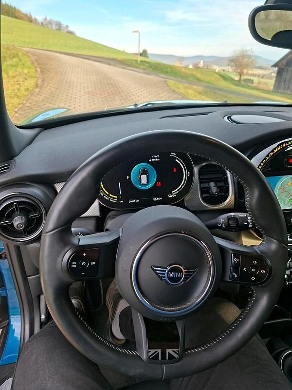 Gebraucht Mini Cooper SE 135 kW (184 PS) 2023 Blau Kleinwagen