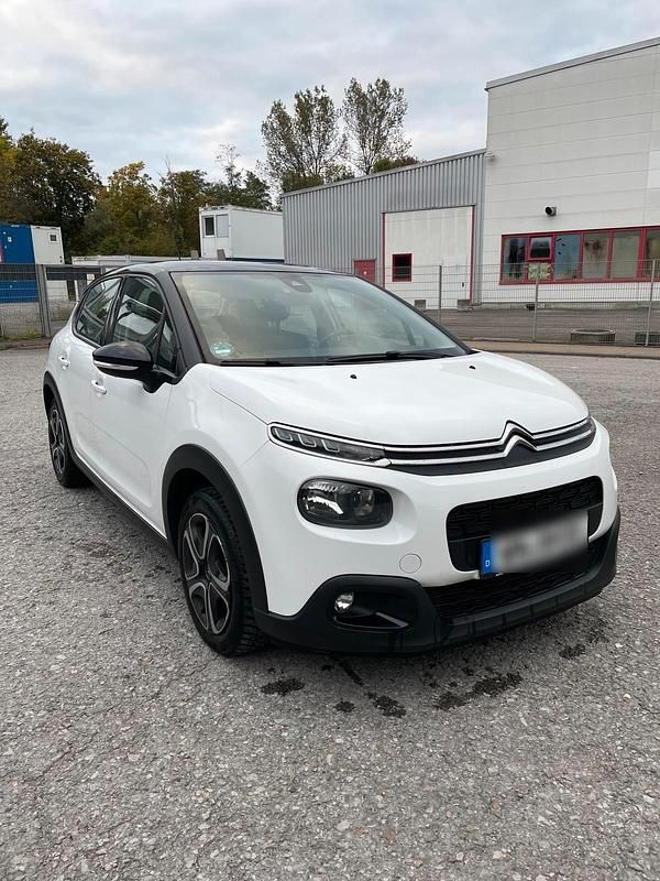 Weiß Gebraucht 2017 Citroën C3 PureTech Kleinwagen | 9.800 € (Teuer) - Bild 1/4