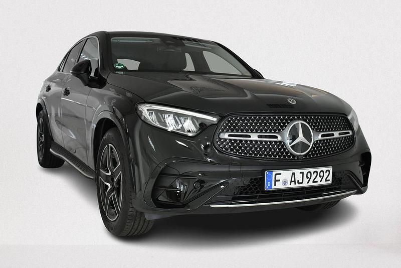 Schwarz Gebraucht 2024 Mercedes GLC200 AMG line SUV | 62.900 € (Teuer) - Bild 1/4