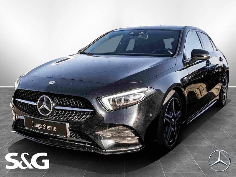Unilack nachtschwarz Gebraucht 2020 Mercedes A180 AMG Limousine | 23.377 € (Fairer Preis) - Bild 1/4