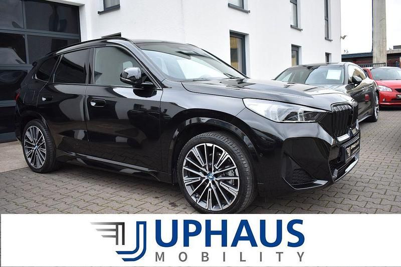 Schwarz Gebraucht 2023 BMW iX1 M Sport SUV | 43.980 € (Fairer Preis) - Bild 1/4