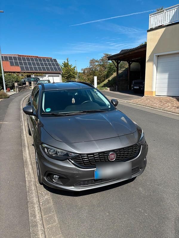 Grau Gebraucht 2017 Fiat Tipo Kombi | 9.990 € (Guter Preis) - Bild 1/4