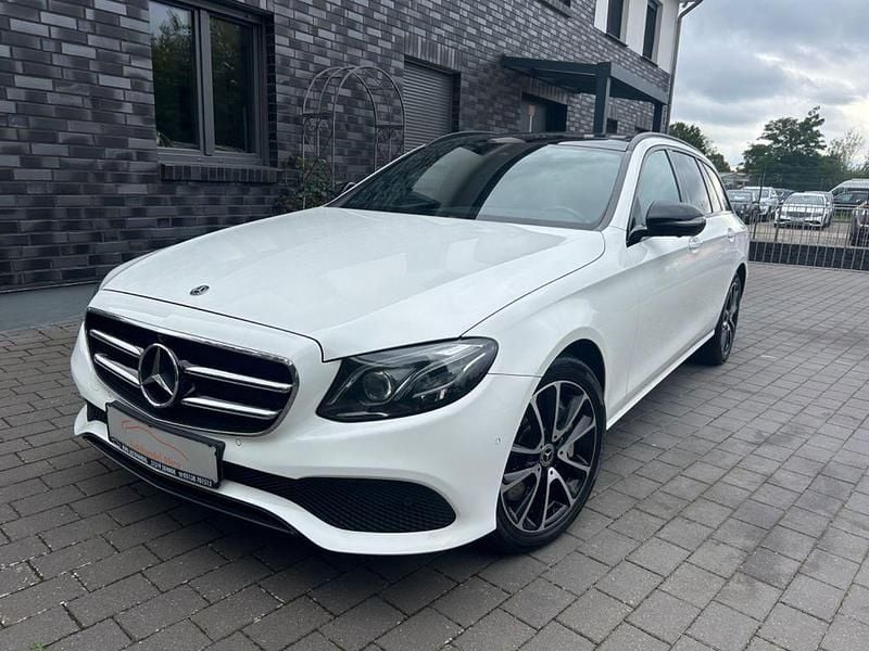 Polarweiss Gebraucht 2017 Mercedes E350 Kombi | 19.499 € (Guter Preis) - Bild 1/4