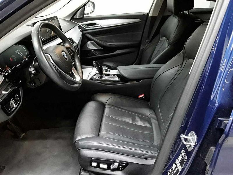 Gebraucht BMW 530 Sport Line 286 PS (210 kW) 2023 Phytonicblau metallic Kombi