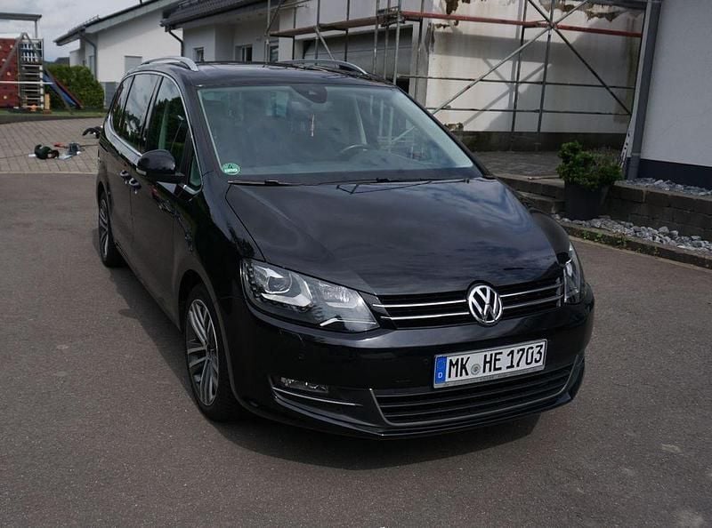 Schwarz Gebraucht 2015 VW Sharan Highline Van / Kleinbus | 22.500 € (Teuer) - Bild 1/4