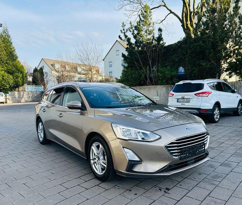 Silber Gebraucht 2019 Ford Focus Cool & Connect Limousine | 12.900 € (Fairer Preis) - Bild 1/4