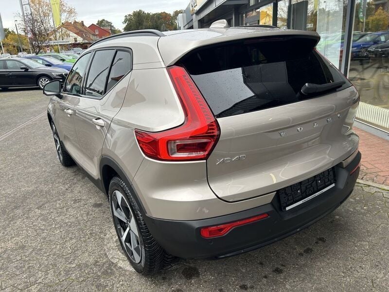 Gebraucht Volvo XC40 Plus 163 PS (119 kW) 2024 Bright dusk metalic SUV