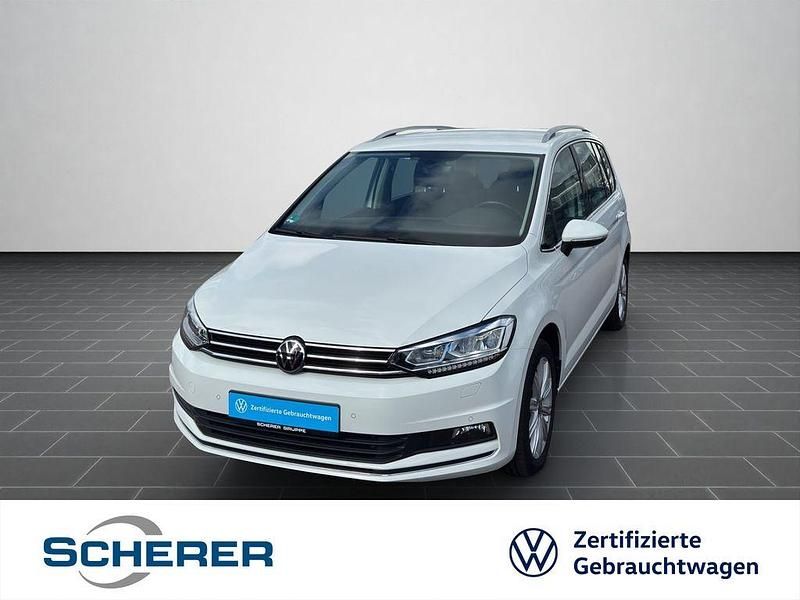 Pure white Gebraucht 2022 VW Touran Highline Van / Kleinbus | 26.990 € (Guter Preis) - Bild 1/4